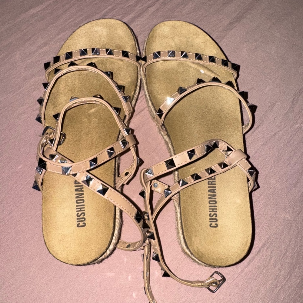 Super cute! Wrap around ankle sandals! Cushionaire! Only tried on!